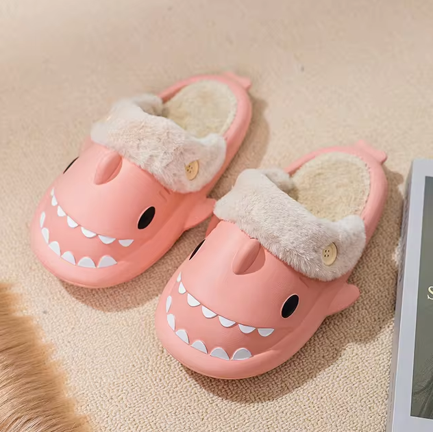 Shark Slides™ Duveteuses – Chaussons d'Hiver Antidérapants Unisexes — Claquettes Sandalo, vue 2