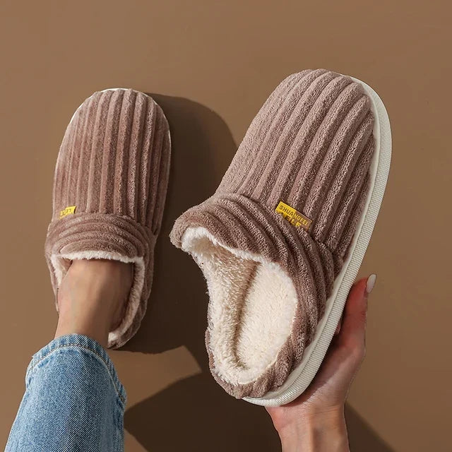 Chaussons Plats en Peluche Douillets — Chaussons Sandalo, vue 1